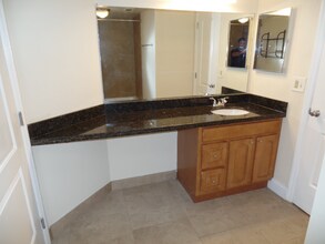 2803 N Oakland Forest Dr in Oakland Park, FL - Building Photo - Building Photo