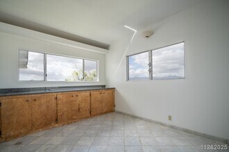 2226 Komo Mai Dr in Pearl City, HI - Building Photo - Building Photo
