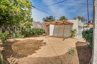 1947 S Rimpau Blvd in Los Angeles, CA - Building Photo - Building Photo