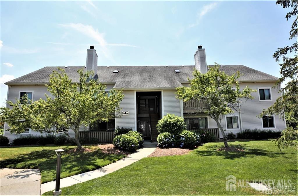 404 Aspen Dr in Plainsboro, NJ - Building Photo