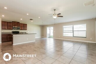 36124 Stable Wilk Ave in Zephyrhills, FL - Building Photo - Building Photo