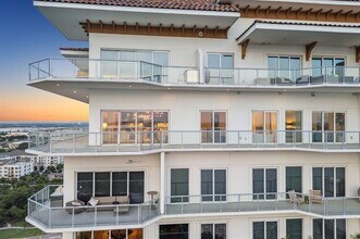 2800 Lakeside Pkwy in Flower Mound, TX - Foto de edificio - Building Photo