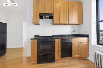 180 Borinquen Pl in Brooklyn, NY - Building Photo - Building Photo