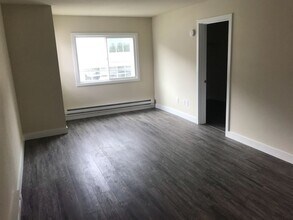 Hilltop Apartments in Tacoma, WA - Building Photo - Interior Photo