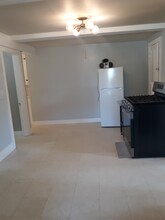 6 Winter St, Unit Apt 2 in Whitman, MA - Building Photo - Building Photo