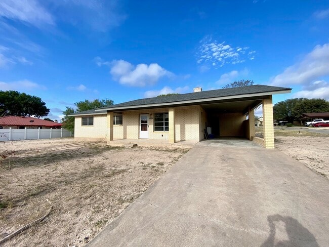 114 Rhonda Dr in Del Rio, TX - Building Photo - Building Photo