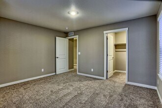 4516 Kingswood Dr in Windsor, CO - Building Photo - Building Photo