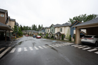 Marymoor Ridge Condominium in Redmond, WA - Foto de edificio - Building Photo