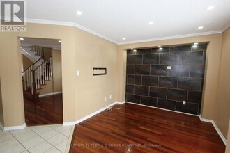 14 Thornbush Blvd in Brampton, ON - Building Photo - Building Photo