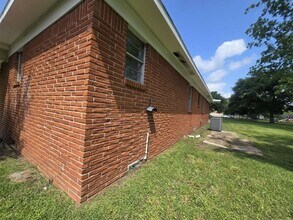 1824 Magnolia St in Liberty, TX - Building Photo - Building Photo