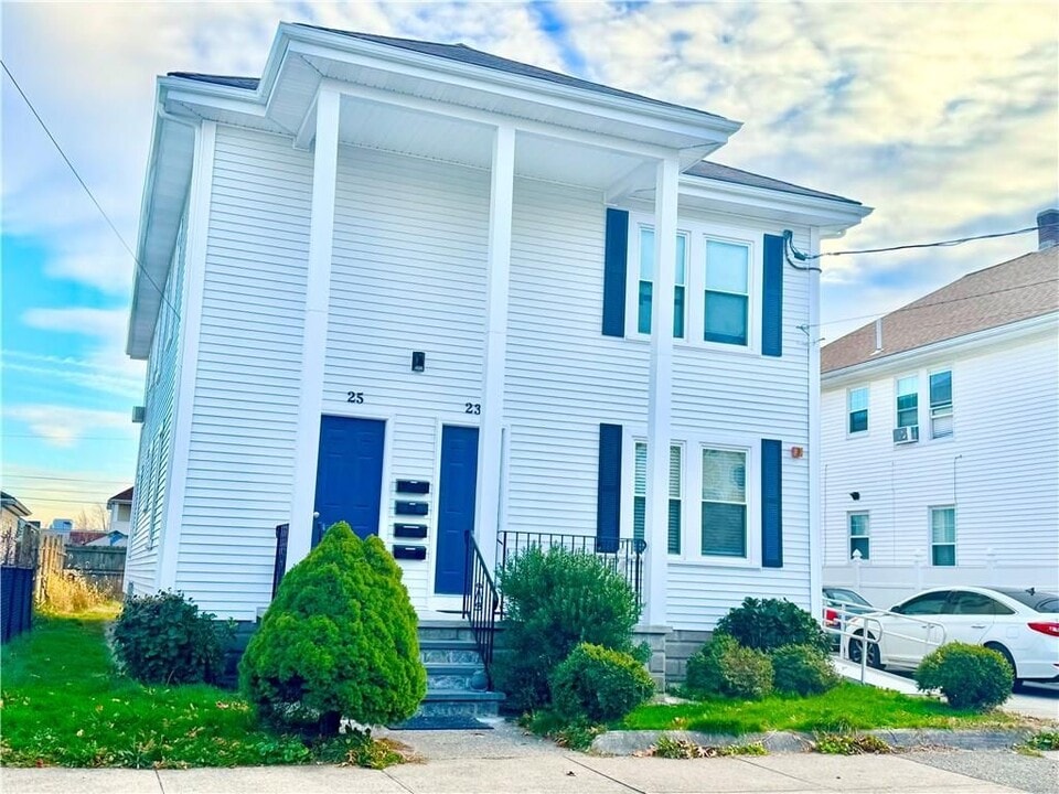 25 Hanover Ave in Pawtucket, RI - Foto de edificio