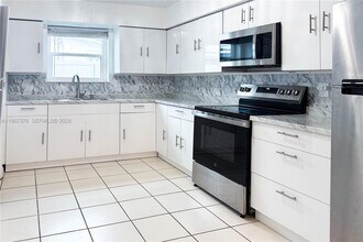 1911 N 44th Ave in Hollywood, FL - Building Photo - Building Photo