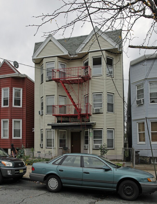 31 Corbin Ave in Jersey City, NJ - Building Photo - Building Photo