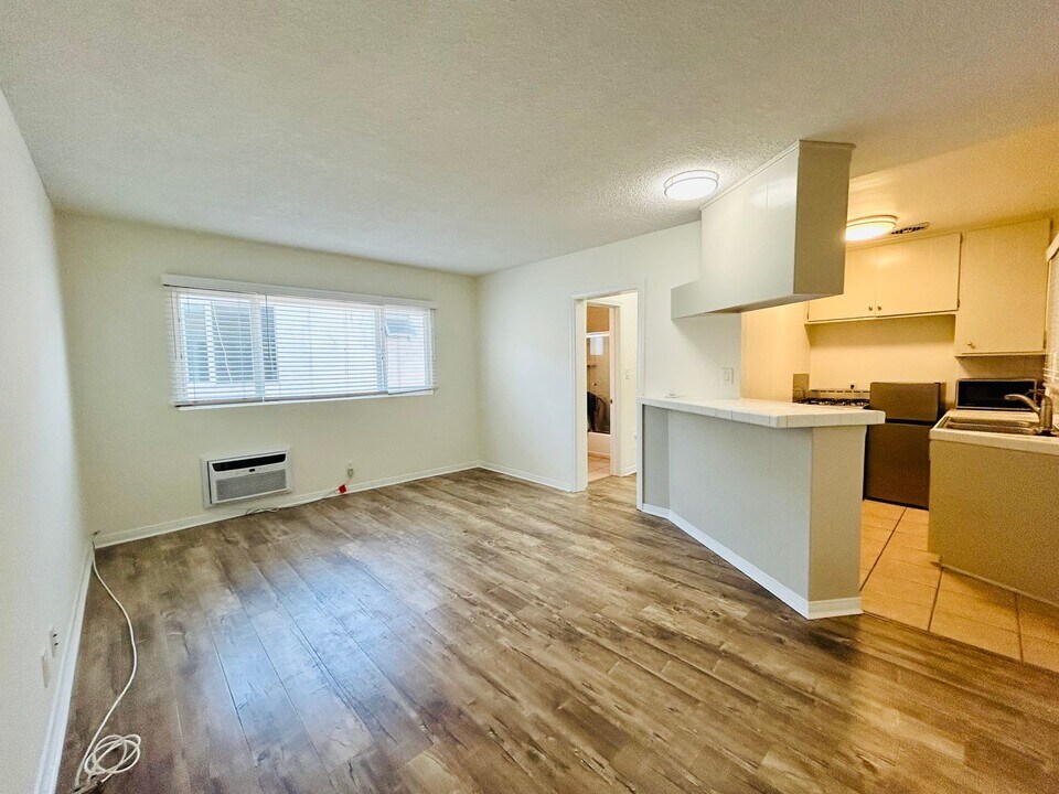ven108 in Culver City, CA - Building Photo