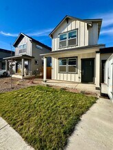 3267 NW 8th St in Redmond, OR - Building Photo - Building Photo