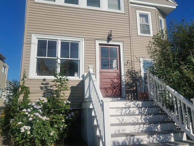 68 Burnside St in Medford, MA - Building Photo - Building Photo