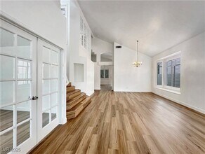 2424 Shady Vista Dr in Las Vegas, NV - Building Photo - Building Photo