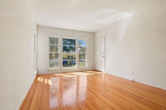 14TH857 in Santa Monica, CA - Building Photo - Interior Photo