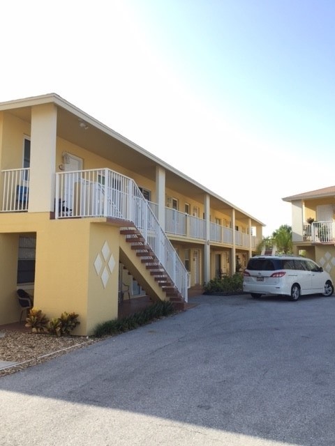 428-439 Auburn Dr in Daytona Beach, FL - Foto de edificio - Building Photo