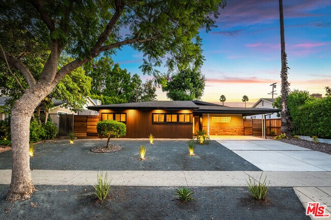 13542 Valleyheart Dr N in Los Angeles, CA - Building Photo - Building Photo