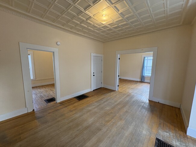 165 Church St, Unit 1 in Lyndonville, VT - Building Photo - Building Photo