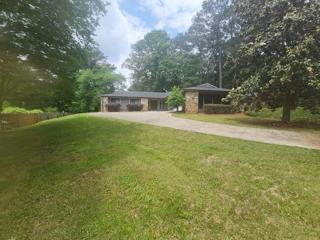 1693 Briarbend Ct in Stone Mountain, GA - Building Photo - Building Photo