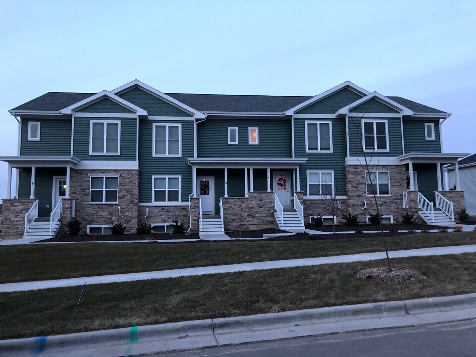 4365 Eagle Ridge Ln in Windsor, WI - Foto de edificio