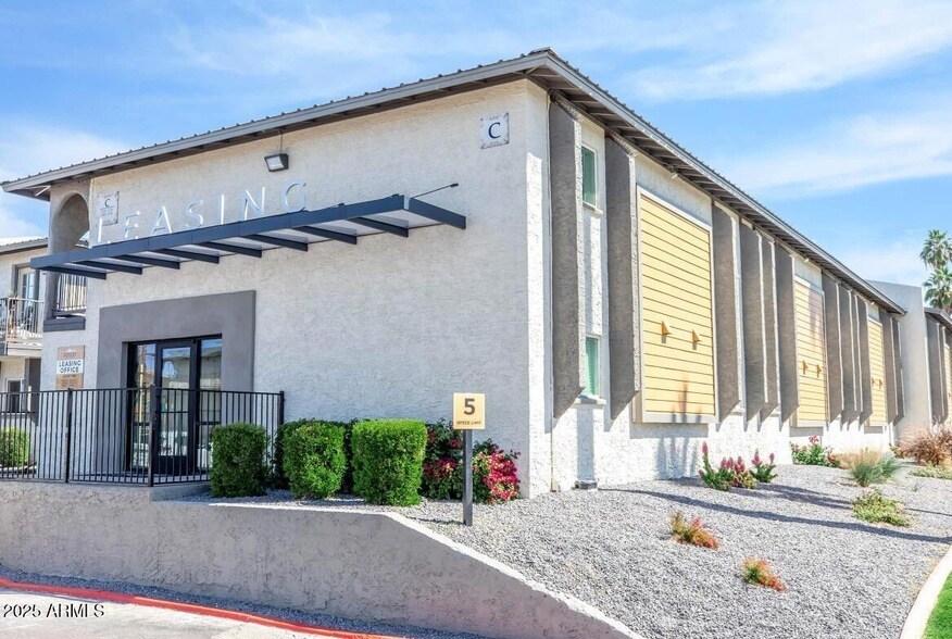2936 E Indian School Rd in Phoenix, AZ - Foto de edificio