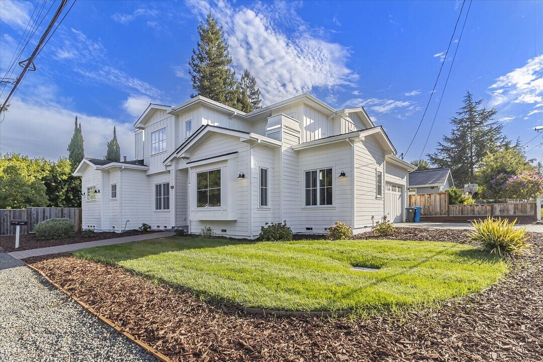 1161 Cloud Ave in Menlo Park, CA - Building Photo