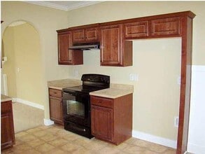 695 The Heights Ln in Calera, AL - Foto de edificio - Building Photo