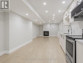 3551 Wass Crescent in Oakville, ON - Building Photo - Building Photo