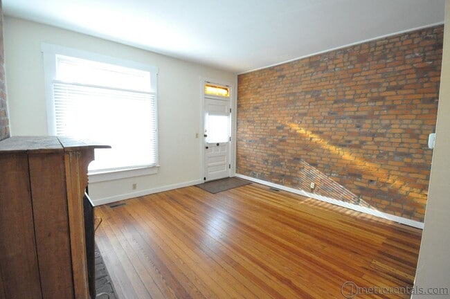 property at 118 E Frankfort St