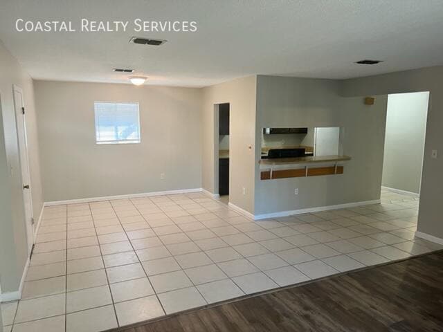 50 Laurie Dr NE in Fort Walton Beach, FL - Foto de edificio - Building Photo