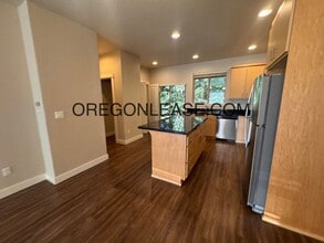 961 Lorella Ave in Eugene, OR - Building Photo - Building Photo