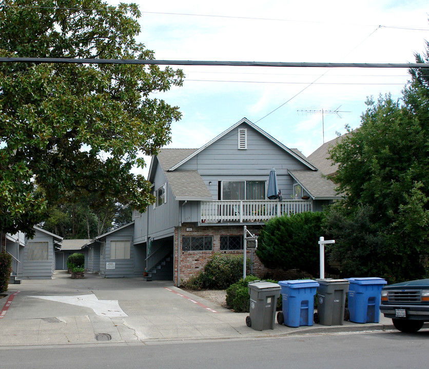 734 Slater St in Santa Rosa, CA - Building Photo