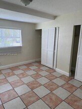 6707 N Kendall Dr in Pinecrest, FL - Building Photo - Building Photo