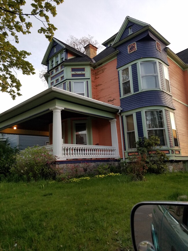 113 Packard Ave SE, Unit Apt 2