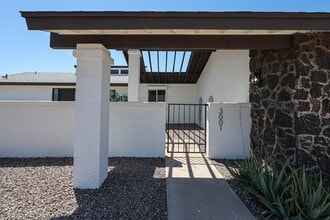 3001 W Mercer Ln in Phoenix, AZ - Building Photo - Building Photo