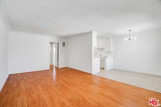7548 Hampton Ave in West Hollywood, CA - Building Photo - Building Photo
