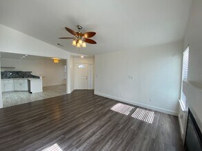 8044 Healy Ct in Sacramento, CA - Building Photo - Building Photo