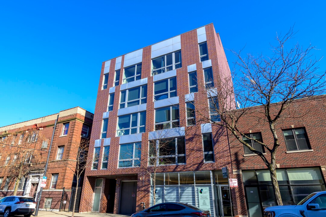 4027 N Broadway in Chicago, IL - Building Photo