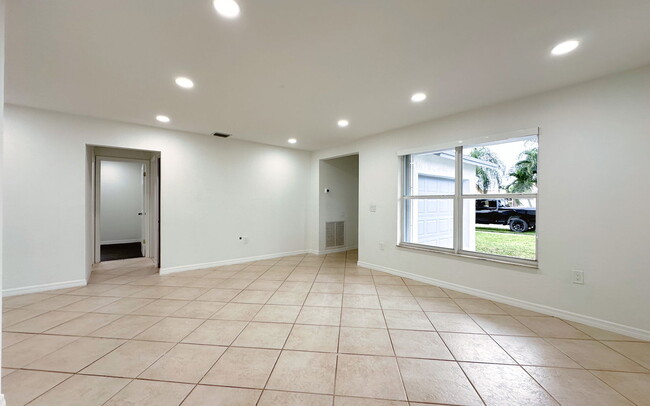 440 NW 4th St in Pembroke Pines, FL - Building Photo - Building Photo