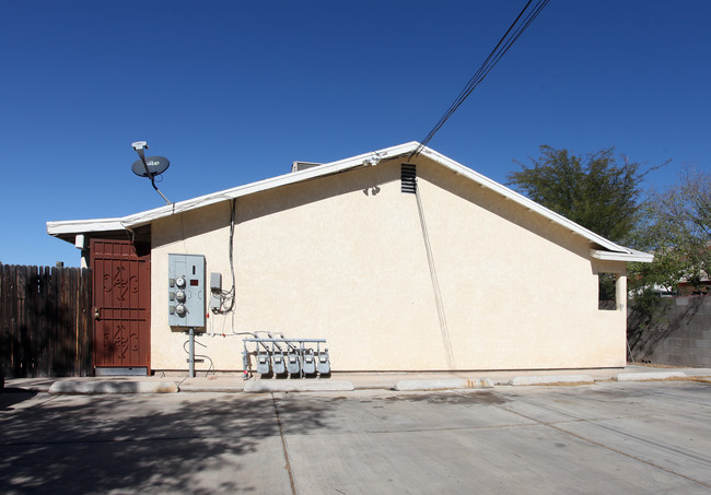 3213 E Blacklidge Dr in Tucson, AZ - Foto de edificio - Building Photo