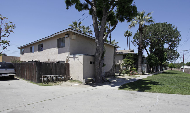 517 E Sycamore St in Anaheim, CA - Foto de edificio - Building Photo