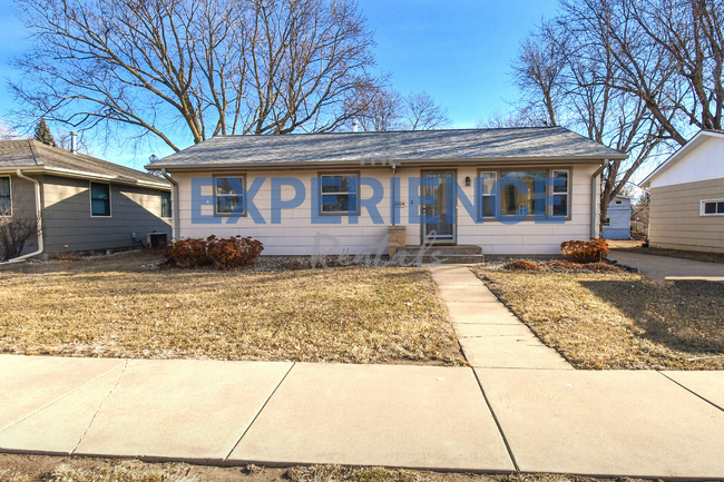 2204 S Jefferson Ave in Sioux Falls, SD - Building Photo - Building Photo