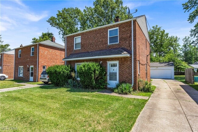 23820 Hartland Rd in Euclid, OH - Foto de edificio - Building Photo