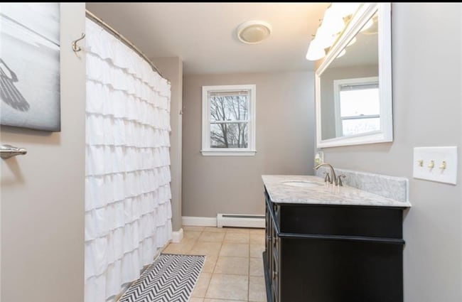 32 Pilgrim Ave in Coventry, RI - Foto de edificio - Building Photo