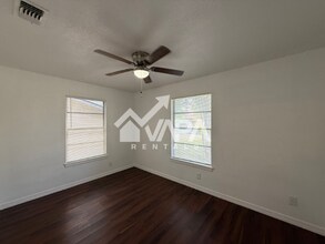 1719 Farwell Dr in San Antonio, TX - Building Photo - Building Photo