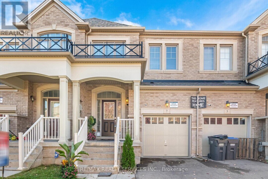 7 Lady Evelyn Cres in Brampton, ON - Building Photo