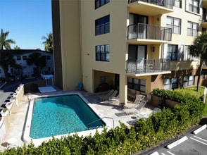 801 N Ocean Blvd in Pompano Beach, FL - Building Photo - Building Photo